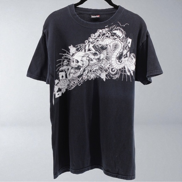 Vintage Y2K Quiksilver Surf Skateboard Basic Tee Skulls Waves Size M - Picture 1 of 7